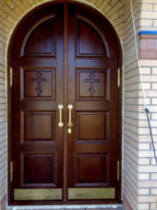 двери для храма из массива