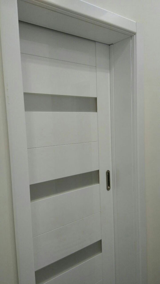 Межкомнатная белая дверь облицованная пластиком CPL