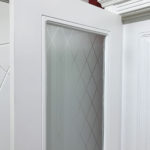 Белая дверь эмаль со стеклом