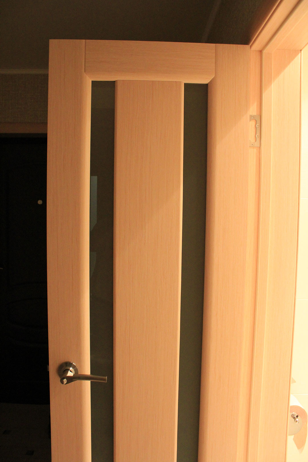 Дверь облицованная шпоном беленного дуба