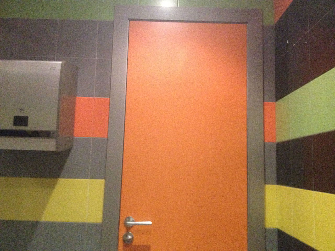 Межкомнатная пластиковая дверь для туалета