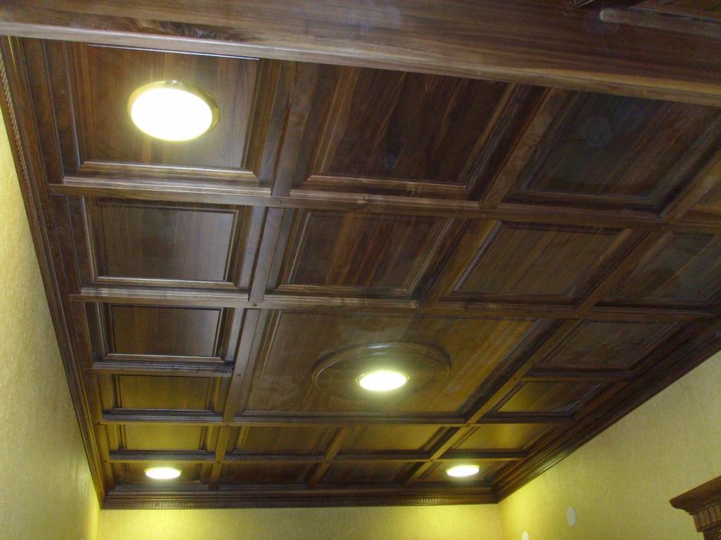 Деревянный потолок из массива дуба